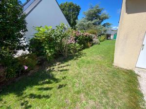 Ogród w obiekcie maison de vacances ninette