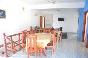 TV a/nebo společenská místnost v ubytování Pedro Resort & Bungalow Nuwara Eliya