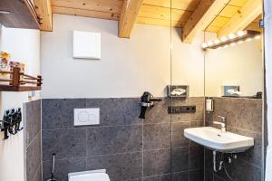Koupelna v ubytování Chalet Rauschn 2 + 34 fotografií