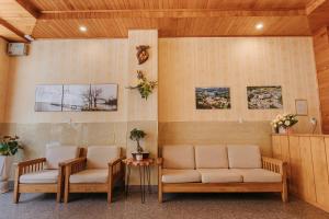 Posezení v ubytování Đảo Hoa Dalat Hotel