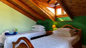 Posteľ alebo postele v izbe v ubytovaní Loft apartment 20m from sea
