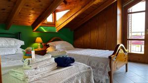 Posteľ alebo postele v izbe v ubytovaní Loft apartment 20m from sea