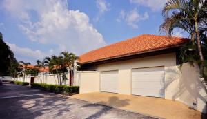 Fotografie z fotogalerie ubytování Pattaya Jomtien large pool 6 bed 5 bath villa v destinaci Jomtien pláž