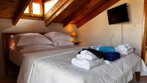 Posteľ alebo postele v izbe v ubytovaní Loft apartment 20m from sea