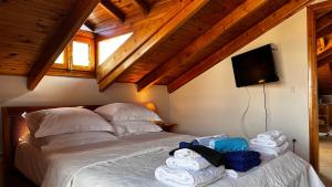 Posteľ alebo postele v izbe v ubytovaní Loft apartment 20m from sea