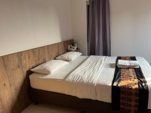Postel nebo postele na pokoji v ubytování CVS The Hotel
