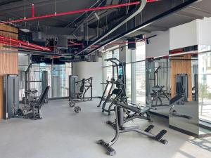 Fitness centrum a/nebo fitness zařízení v ubytování Modern 2 Sleeper Studio, Dubai