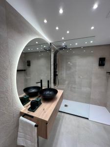 a bathroom with two sinks and a mirror at ZELUN Suite Torremolinos Center in Torremolinos