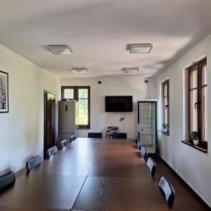 an empty conference room with a long table and chairs at Eko Dom Eturia in Suchoraba