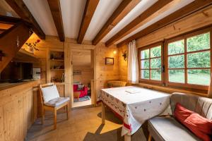 a living room with a table in a cabin at Chalet du Brey - Avec terrasse et jardin in Saint-Gervais-les-Bains