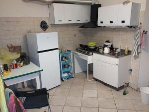 Кухня или мини-кухня в homevacanza fonte perio
