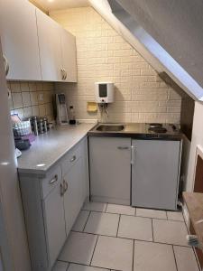 Köök või kööginurk majutusasutuses A&V Apartments Gemütliche Rheinblick Wohnung