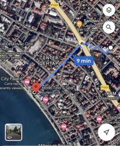 um mapa de uma cidade e do oceano em Lovely getaway in Ohrid em Ohrid