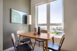 Hollywood 2br w sundeck pool nr hiking trails LAX-1113