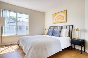 a white bedroom with a large bed and a window at Foster City 2BR w Gym 2 Pools WD nr VISA SFO-969 in Foster City +25 photos