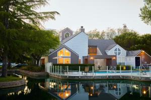 a house with a swimming pool in front of a house at Foster City 2BR w Gym 2 Pools WD nr VISA SFO-969 in Foster City