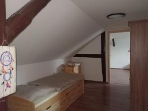 Katil atau katil-katil dalam bilik di Cosy house for relaxing and sightseeing