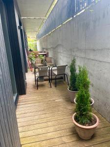 Rimos apartamentai Juodkranteje的阳台或露台