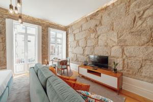 TV a/nebo společenská místnost v ubytování Elegant Apartment by Homing