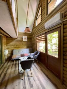 a room with a couch and a table and a window at Lake Side - Lângă Lac in Dunavăţu de Jos