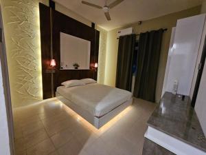 a bedroom with a bed and a mirror on the wall at Blue Haven Retreat in Thulusdhoo