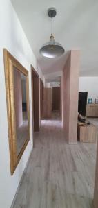 Televisyen dan/atau pusat hiburan di Villa neuve avec piscine 6 personnes en limousin