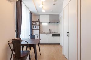 a small kitchen and dining room with a table and chairs at LEGALAND Gakushuin Shita in Tokyo