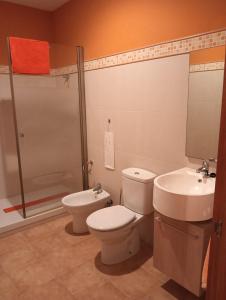 a bathroom with a toilet and a sink and a shower at La cerrada in El Collado