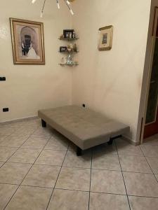 a bench sitting in a corner of a room at Casa Appennini in Licata