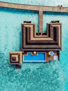 Pullman Maldives Maamutaa - All-Inclusive Resort - 50 percent off Transfers - kids below 12 years old can dine free内部或周边的泳池