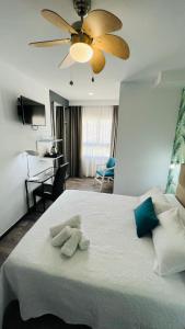 Кровать или кровати в номере Bajondillo Beach Cozy Inns