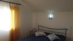 En eller flere senge i et værelse på Vila Laura