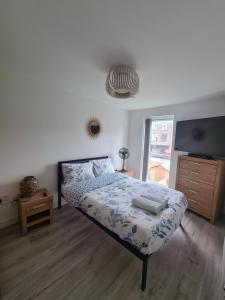 a bedroom with a bed and a television in it at lovely new home in manchester close to MANCHESTER CITY FC in Manchester