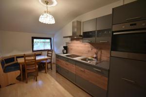 Kuchyň nebo kuchyňský kout v ubytování Gästehaus Zwischenberger