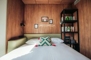 Posteľ alebo postele v izbe v ubytovaní JOST Hotel Montpellier Centre St Roch