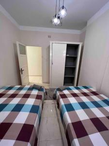 Cama o camas de una habitación en Comfy apartment Downtown Aswan