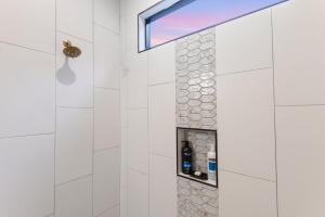 Koupelna v ubytování Unwind in Style! *NEW* Sip and Stay Hideaway