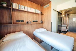 Posteľ alebo postele v izbe v ubytovaní JOST Hotel Montpellier Centre St Roch