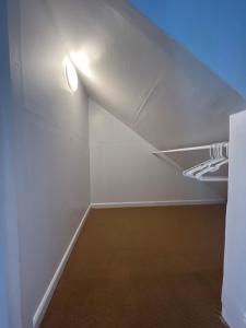 Fotografie z fotogalerie ubytování Sunny Queen bedroom feel like home!! v destinaci Englewood