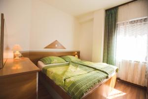 Кровать или кровати в номере Apartmani Nada & Darko, Kampor, Rab, Hrvatska
