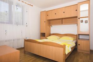 Кровать или кровати в номере Apartmani Nada & Darko, Kampor, Rab, Hrvatska