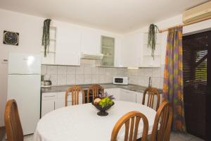 Кухня или мини-кухня в Apartmani Nada & Darko, Kampor, Rab, Hrvatska
