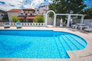 Бассейн в Apartmani Nada & Darko, Kampor, Rab, Hrvatska или поблизости