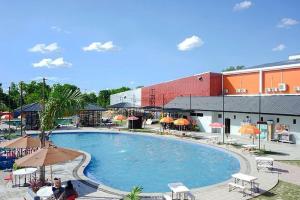 Bazén v ubytování Dna Fun Zone Pekanbaru nebo v jeho okolí