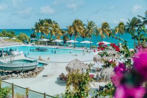 Piscine de l'établissement Charmant appartement avec piscine et vue sur mer ou située à proximité