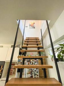 Knihovna v apartmánu + 14 fotografií