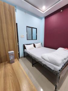Ένα ή περισσότερα κρεβάτια σε δωμάτιο στο Gauri Shankar Home Stay
