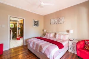 Postel nebo postele na pokoji v ubytování African Breeze Guesthouse
