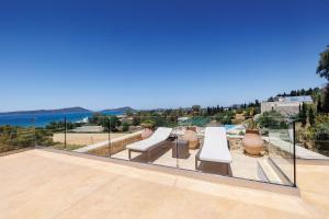 a house with a view of the ocean at Luxusvilla Pylos 6 Personen privater Pool in Gialova