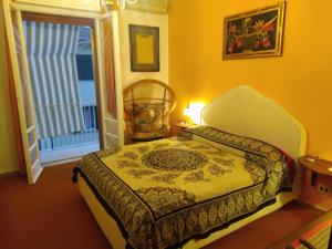 a small bedroom with a bed and a window at la casa di Aldo in Perugia